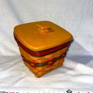 Longaberger basket with plastic and fabric liner and lid